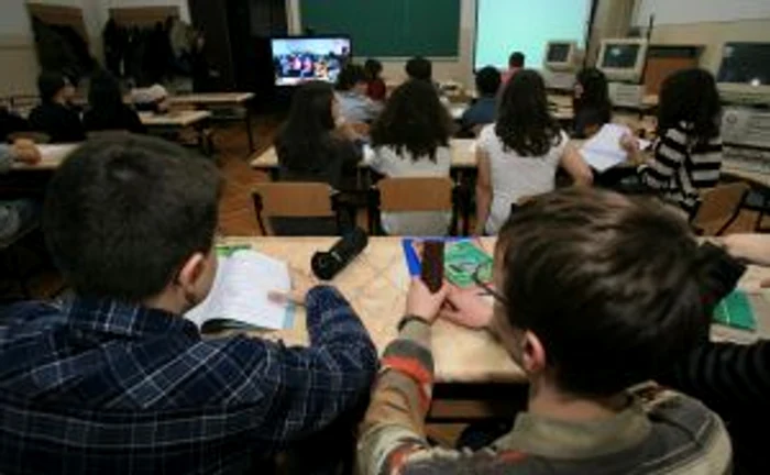 Elevii erau nerăbdători să înceapă lecția virtuală de fizică