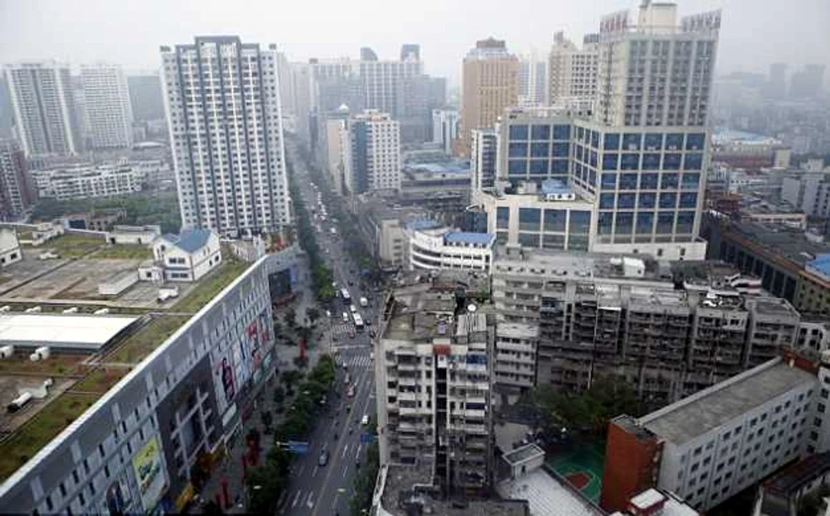 Vilele de pe acoperişul centrului comercial din Hunan