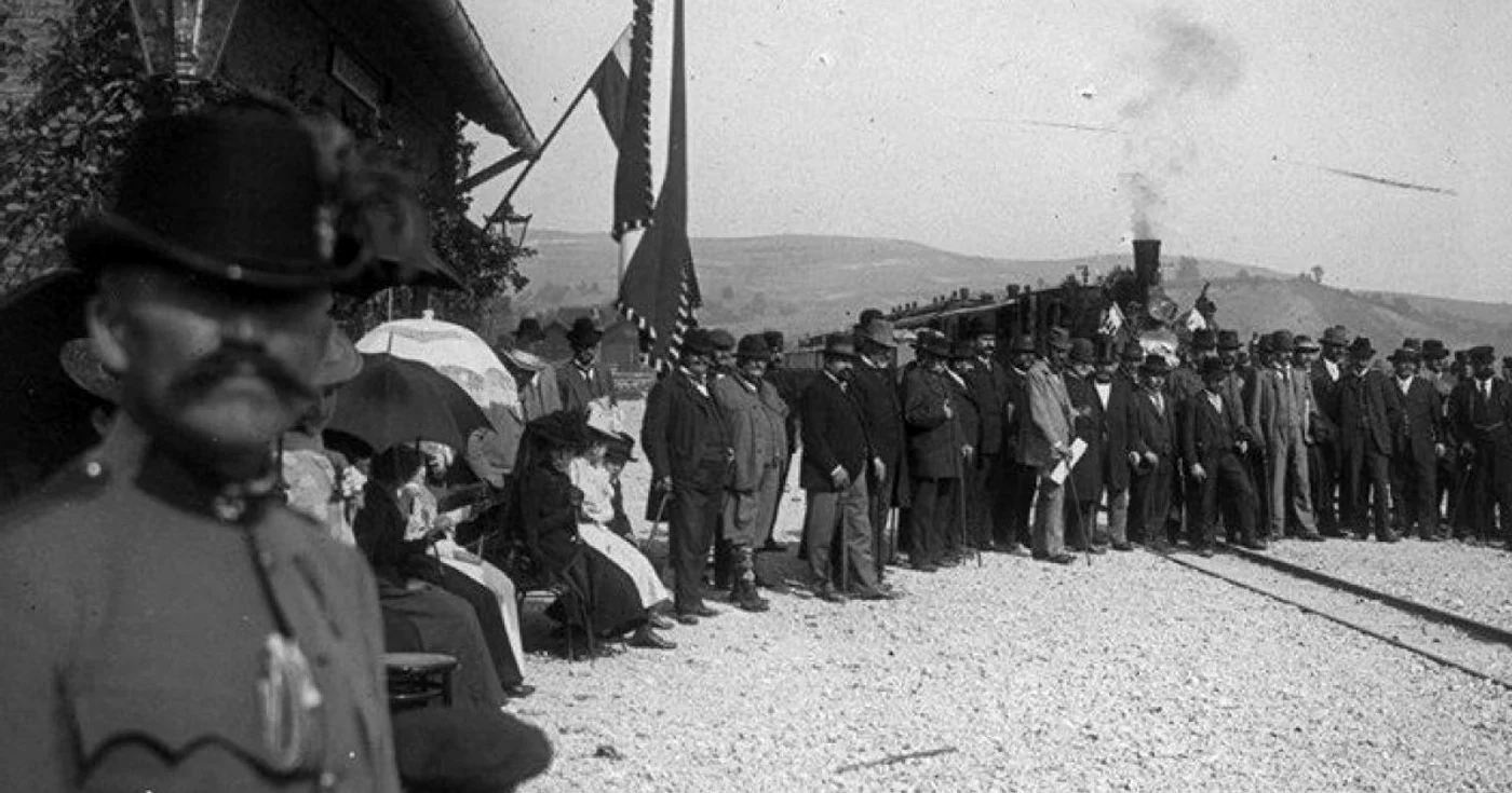 În toamna anului 1900 a avut loc inaugurarea căii ferate. Imagini din arhiva Fortepan.hu, Schoch Frigyes.