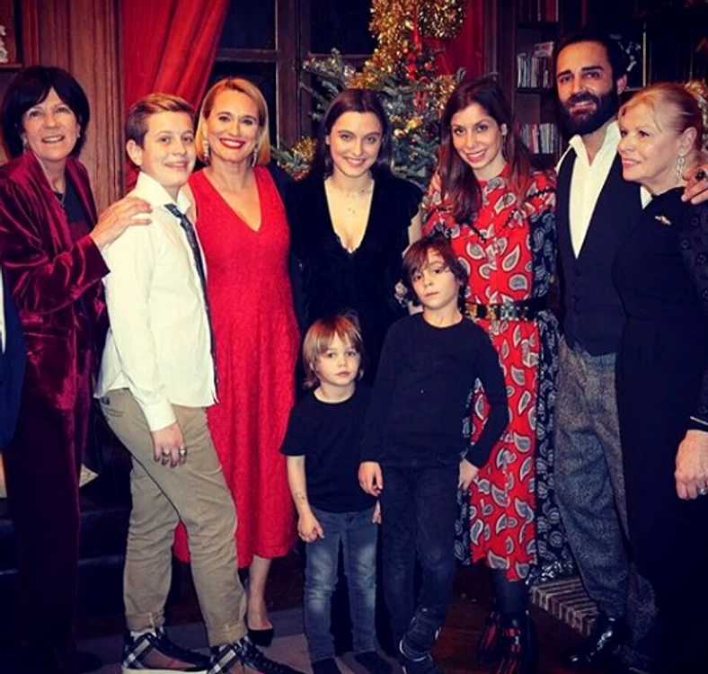 Andreea Esca, alături de mai mulţi apropiaţi şi de copiii eifoto: Instagram