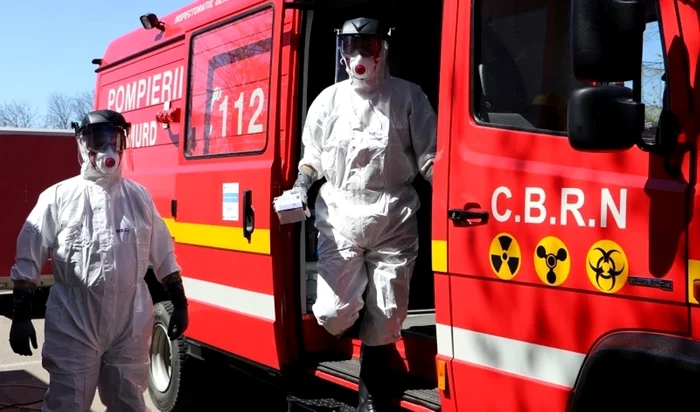 Incendiu violent într-un bloc din Balș după o explozie.