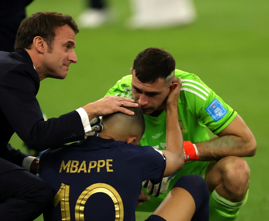 Președinte Emanuel Macron l-a consolat pe Mbappe FOTO EPA-EFE