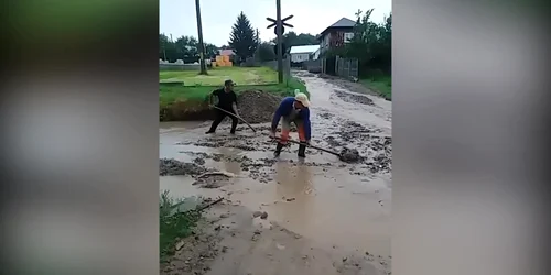Trenul Cacica- Suceava, blocat la Părhăuţi