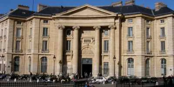O româncă de etnie romă de 22 de ani va merge în toamnă la master la Universitatea Sorbona Foto: Mediafax