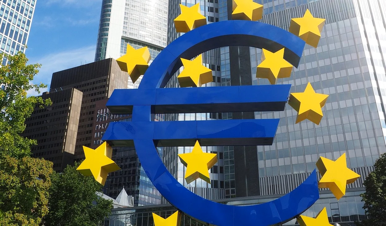 Zona euro: Instabilitate politică și tensiuni comerciale