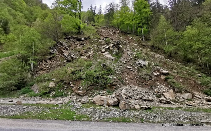 drumul spre lacul gura apelor din retezat foto daniel guta adevarul