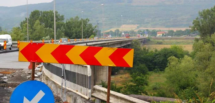 DN 76 Deva - Oradea se află în reabilitare de un an şi jumătate. FOTO: Daniel Guţă. ADEVĂRUL.