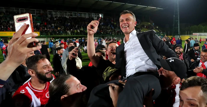Antrenorul Ovidiu Burcă, artizanul unei promovări miraculoase. Foto Inquam