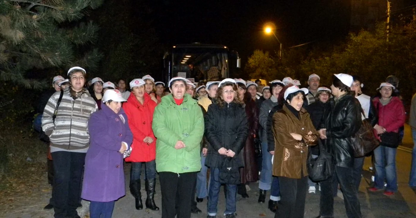 Oamenii au scandat lozinci împotriva Guvernului înainte de a pleca spre Bucureşti