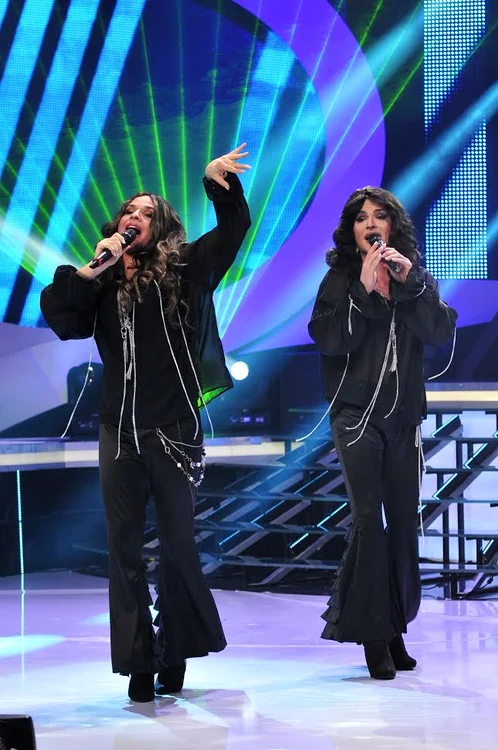 Andrei și Liviu intră în pielea surorilor de la Azucar Moreno