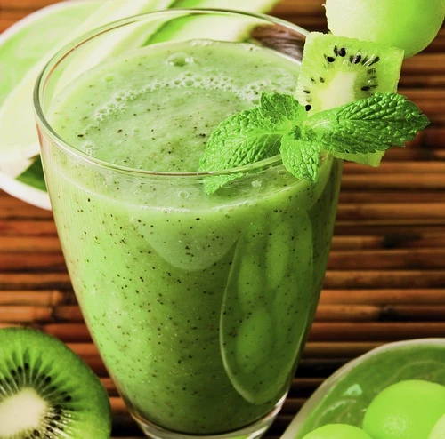 smoothie cu kiwi si pepene galben jpeg