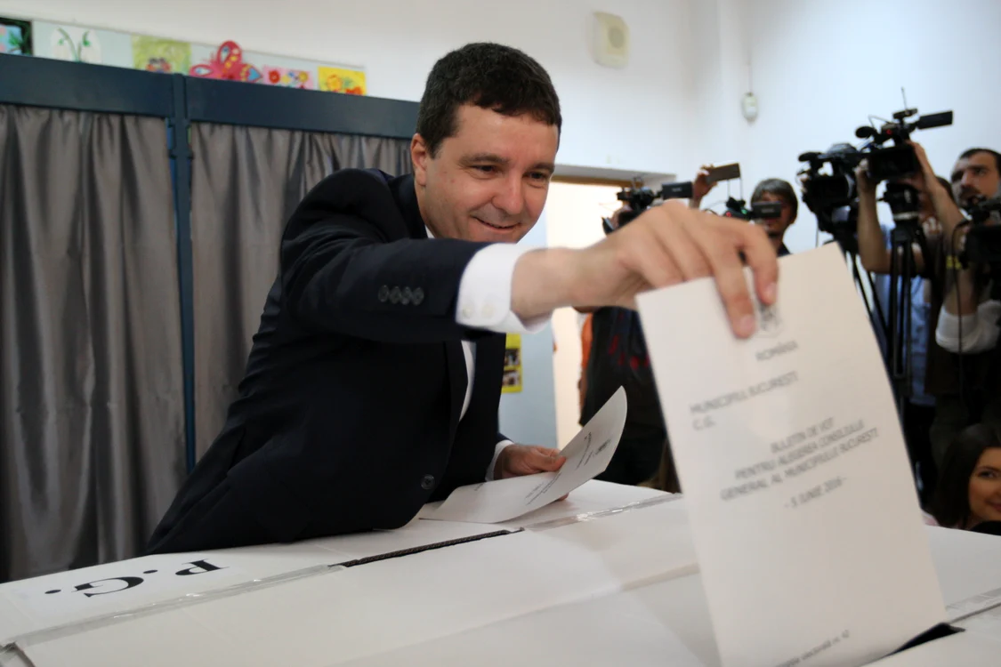 
    Nicuşor Dan a pus ştampila cu gândul la o nouă clasă politicăFoto: David Muntean  