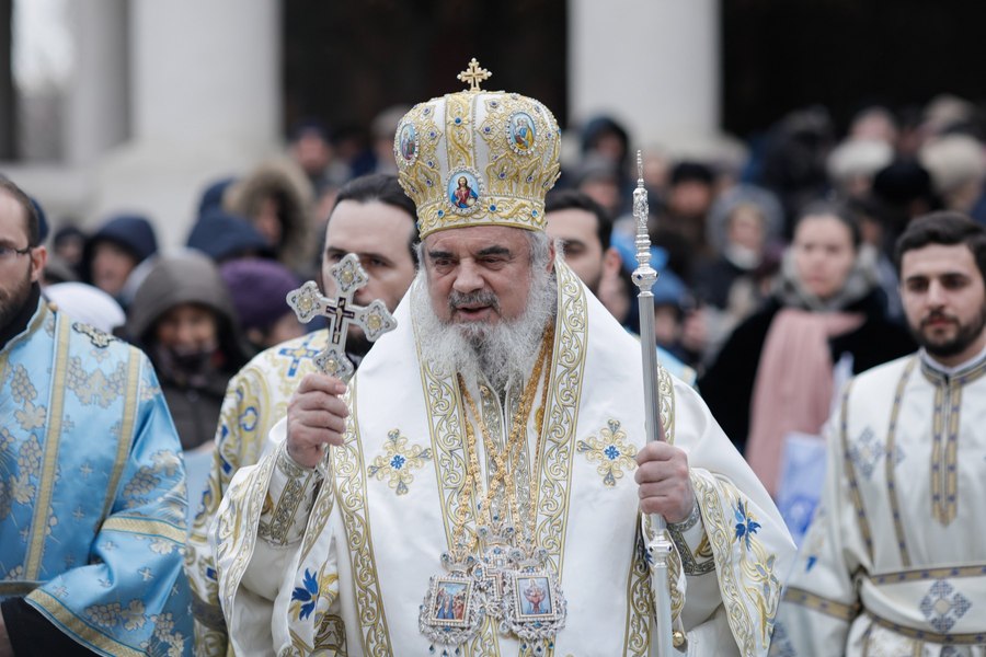 Grila de salarizare a preoţilor, în funcţie de studii şi încadrare. Ce salariu încasează de la stat Patriarhul Daniel