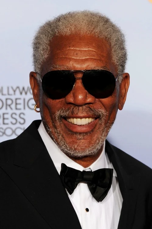 Morgan Freeman nu se desparte de cercelul din aur nici pe covorul roşu