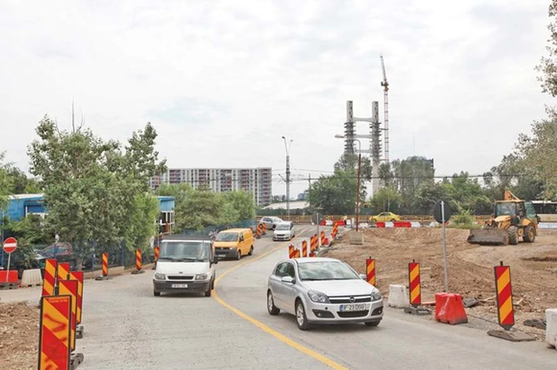 
    Circulația rutieră va fi din nou reconfigurată în zona Podului CiurelFotografii: Sever Gheorghe  