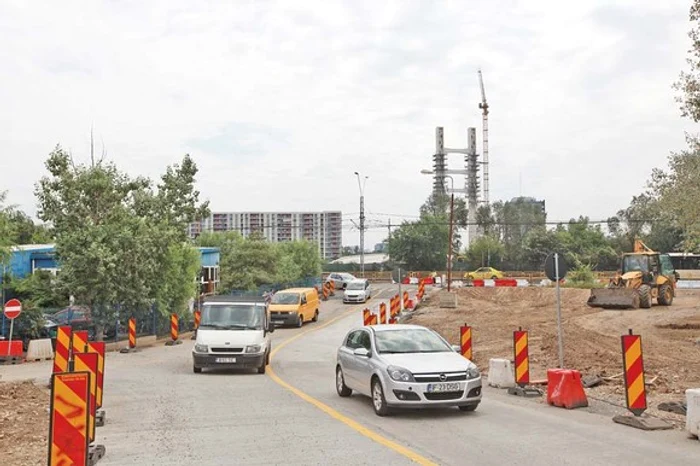 
    Circulația rutieră va fi din nou reconfigurată în zona Podului CiurelFotografii: Sever Gheorghe  