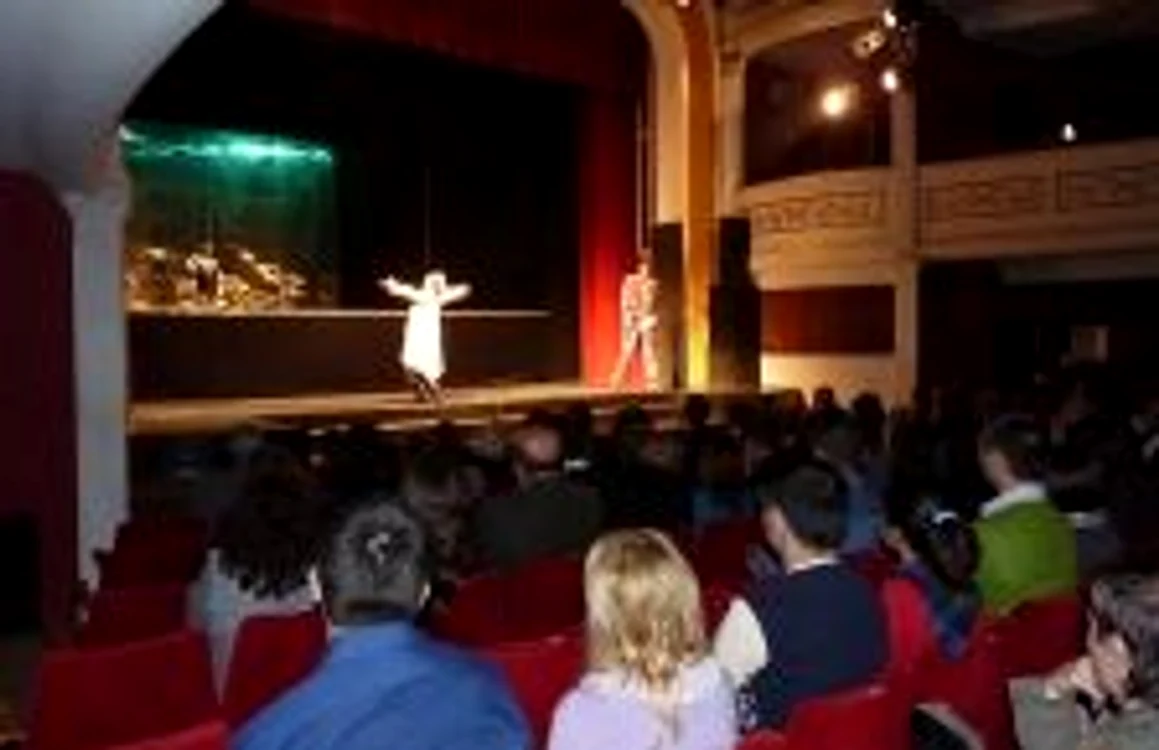 Biletele pentru spectacol s-au pus în vânzare la agenţia teatrului