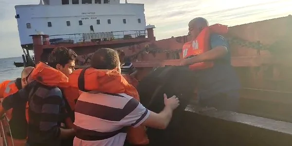 imagini salvare nava seama jpg