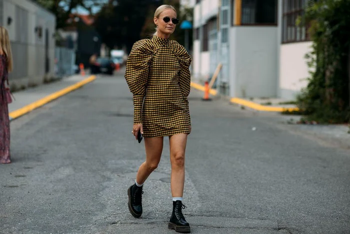 
    Rochii de primăvară 2019. Se poartă volanele, umerii bufanţi şi tricotul  