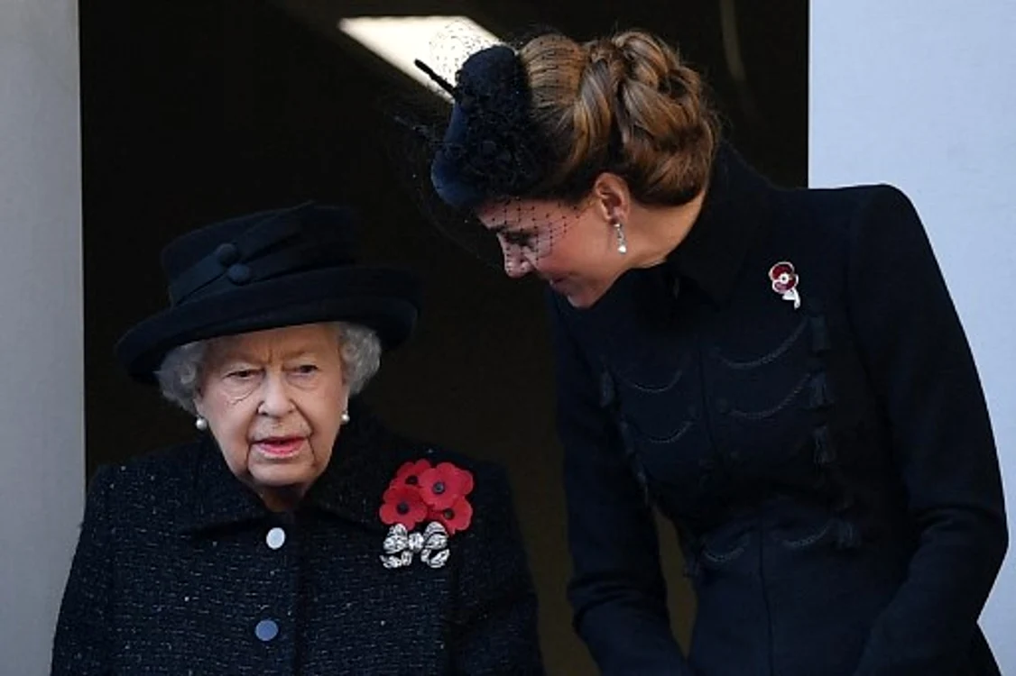 Regina Elisabeta şi Kate Middleton foto: AFP