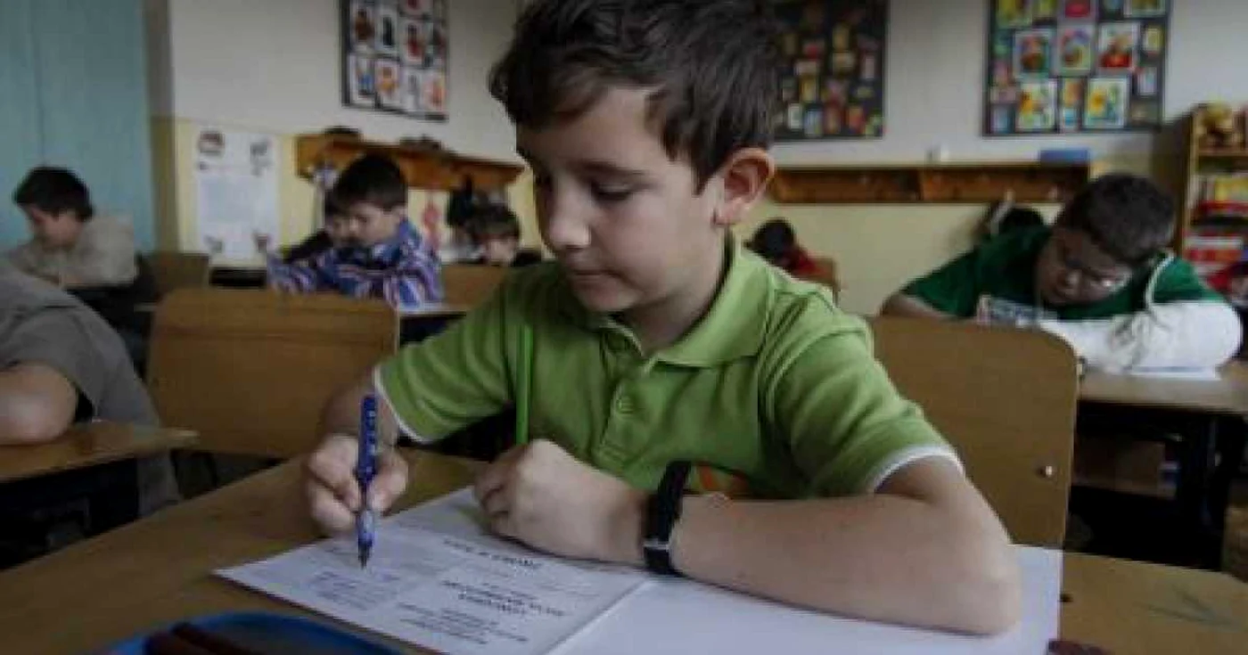 Elevii vor primi diplome şi premii în bani. Foto arhivă