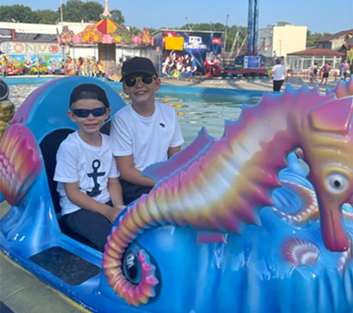 
    Pelinel şi gemenele, Indira Maria şi Rania Maria  