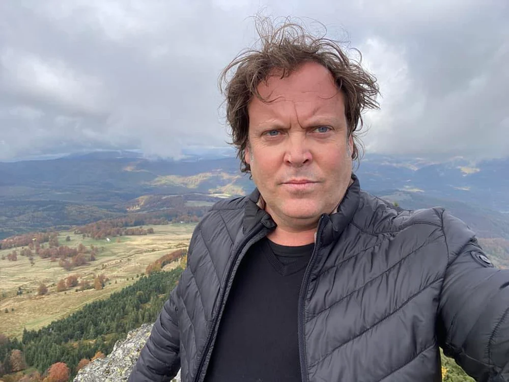 Jurnalistul britanic Charley Ottley a devenit cetăţean român: „În sfârșit pot numi România casa mea spirituală și legală!”