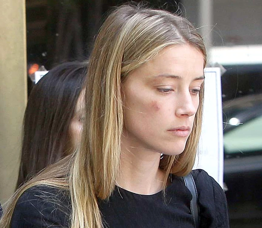 Actorul vrea să uite de suferinţa pe care i-a provocat-o  divorţul de Amber Heard