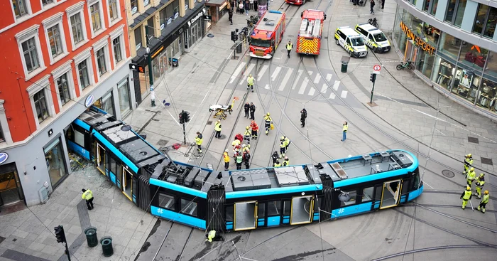 Un tren a deraiat în centrul orașului Oslo FOTO: FB