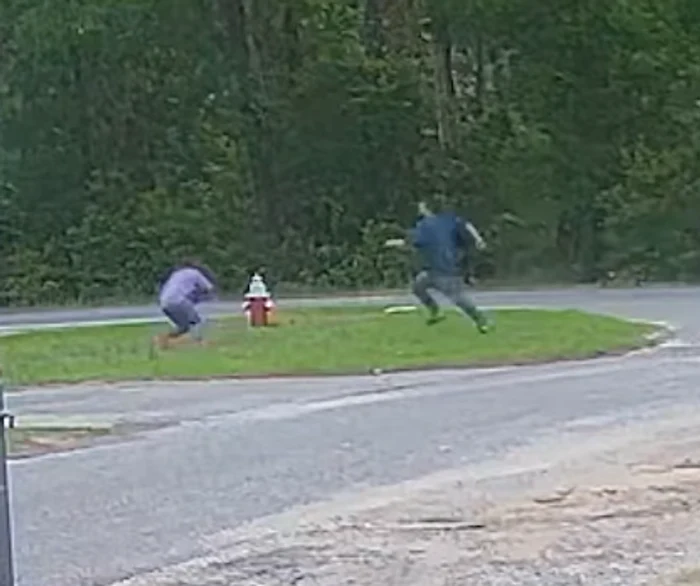 Fetița a reușit să se elibereze din mâinile agresoruluiFoto: Captură Video