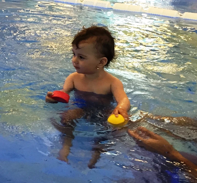 Fiica Ancăi Serea, Ava, a îndrăgit înotul încă de la prima lecțiefoto: Arhiva personală