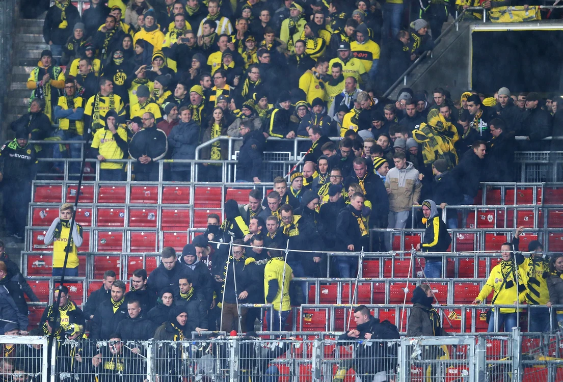 Galeria lui Dortmund a intrat pe stadion abia în minutul 20, tot în semn de protest faţă de preţul biletelor