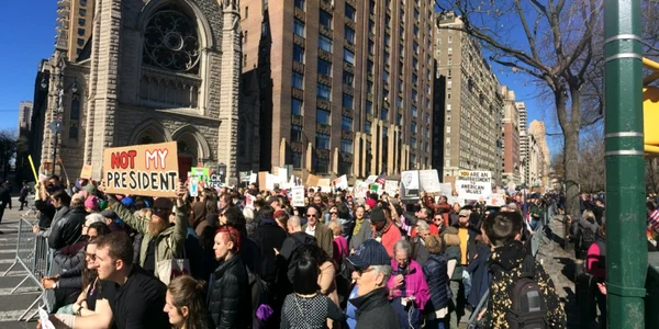Mars anti-Trump la New York de Ziua Presedintilor FOTO Twitter @macfathom