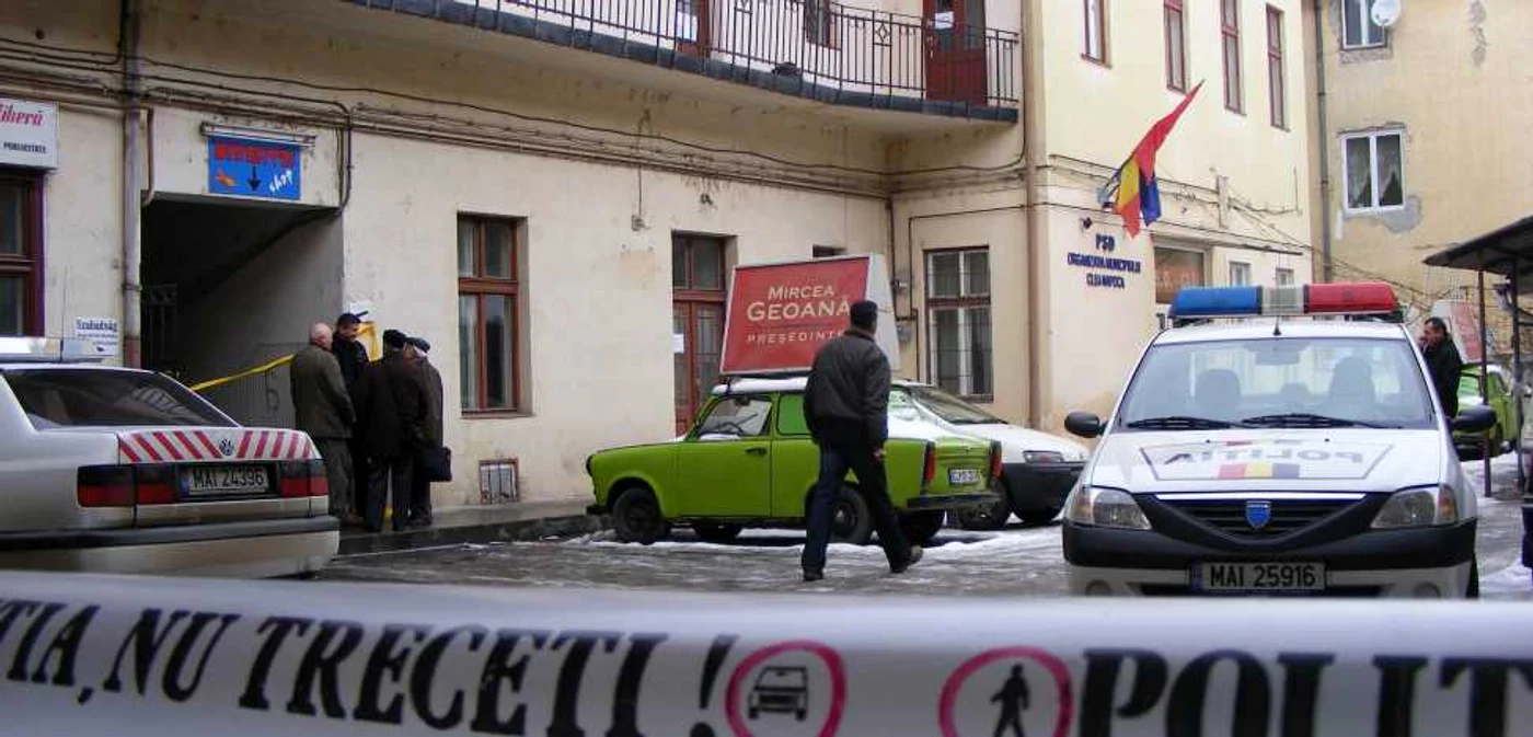 Doar poliţiştii au avut acces astăzi la sediul PSD Foto: Mihai Bacalu