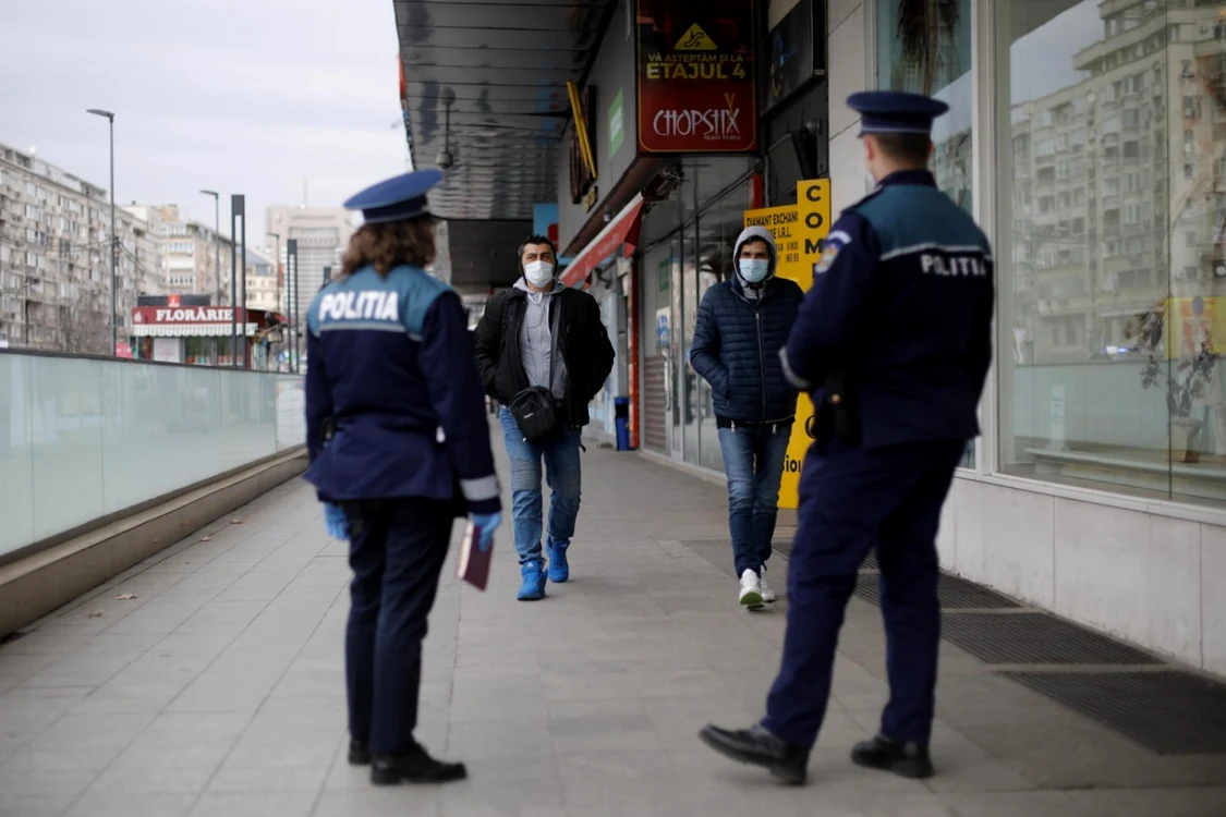 Politisti si jandarmi controale piata Unirii cronavirus FOTO Inquam Photos / George Calin