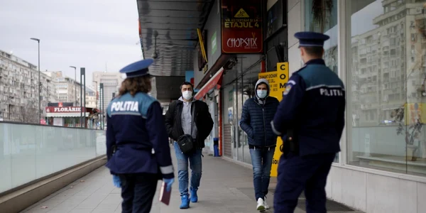 Politisti si jandarmi controale piata Unirii cronavirus FOTO Inquam Photos / George Calin