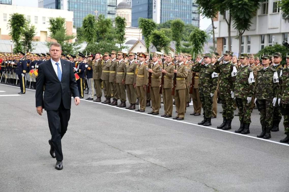 Klaus Iogannis Regimentul „Mihai Viteazul” FOTO MAPN/Valentin Ciobîrcă