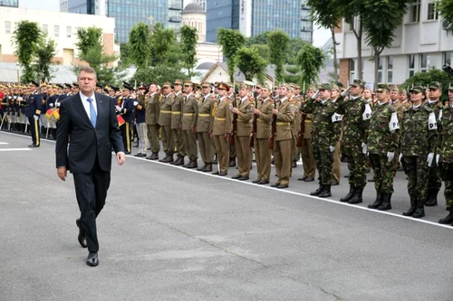 Klaus Iogannis Regimentul „Mihai Viteazul” FOTO MAPN/Valentin Ciobîrcă