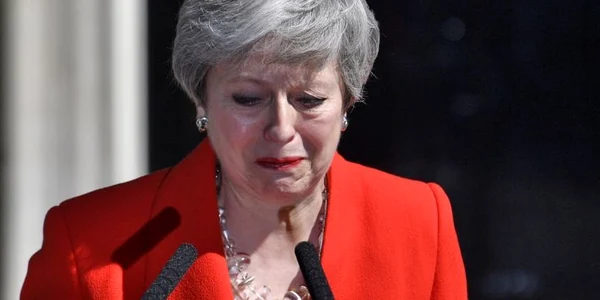 Theresa May IN LACRIMI FOTO EPA-EFE