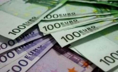 Referinţa pentru dolar a crescut cu 4,47 bani, la 3,4499 lei/dolar