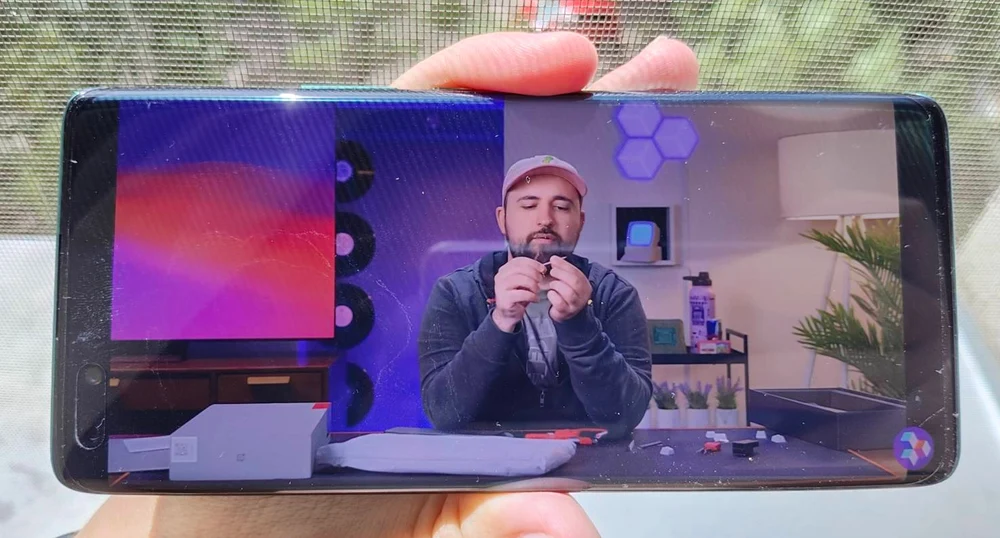 Huawei Nova 11 Pro în soare.