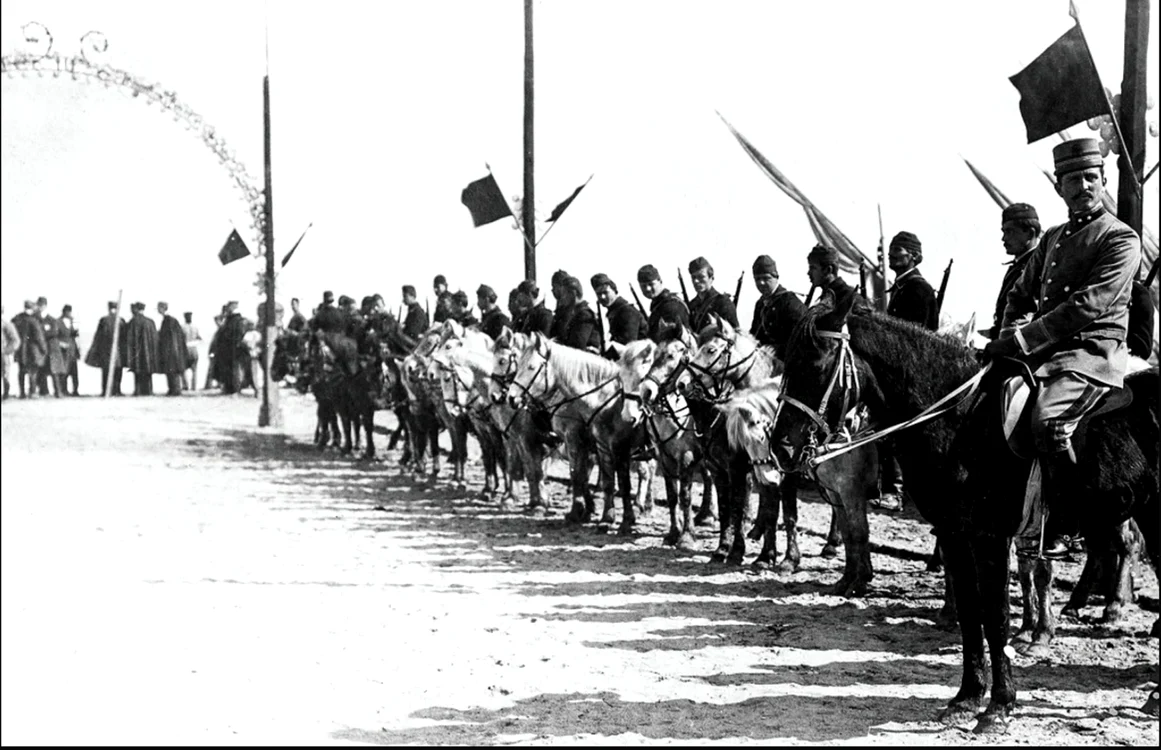Cavaleriști aliniați