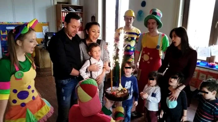 Micuţul David, foarte bucuros în ziua în care a împlinit patru ani