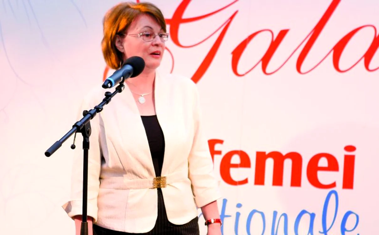 Viorica Rusu,  redactor şef adjunct „Click! pentru femei",  deschide  festivitatea jpeg