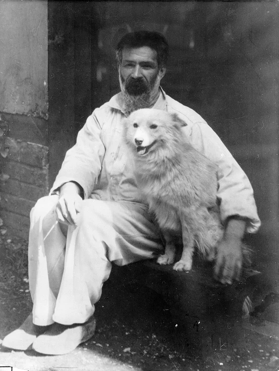 Autoportret: Brâncuși și cățelușa lui, Polaire. FOTO: Getty Images