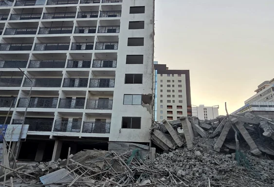 Bloc prăbușit la Nairobi FOTO: X