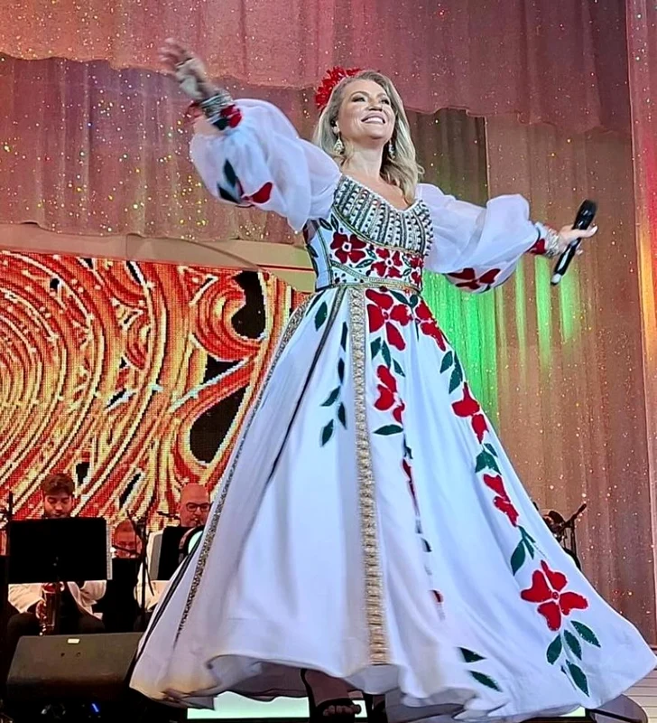 Mirela Vaida (43 de ani) e o femeie și o mămică fericită