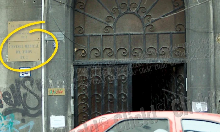 Soţia lui Gigi Becali şi-a însoţit mama  la un cabinet medical  din centrul Capitalei