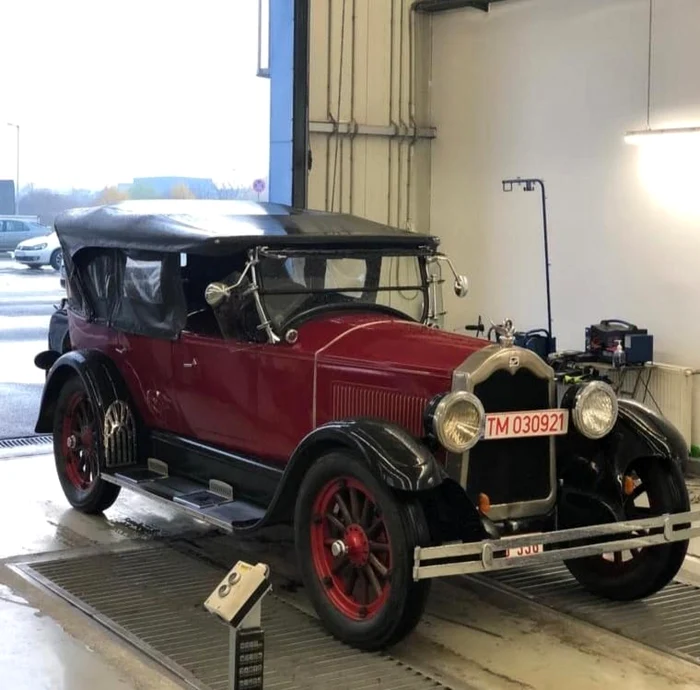 Un Buick din 1925 a ajuns la Timişoara FOTO Facebook/Registrul Auto Român