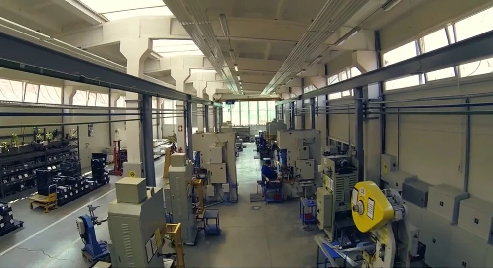 Un mare producător de piese și accesorii auto anunță concedieri masive: sute de angajați trimiși în șomaj în 2026